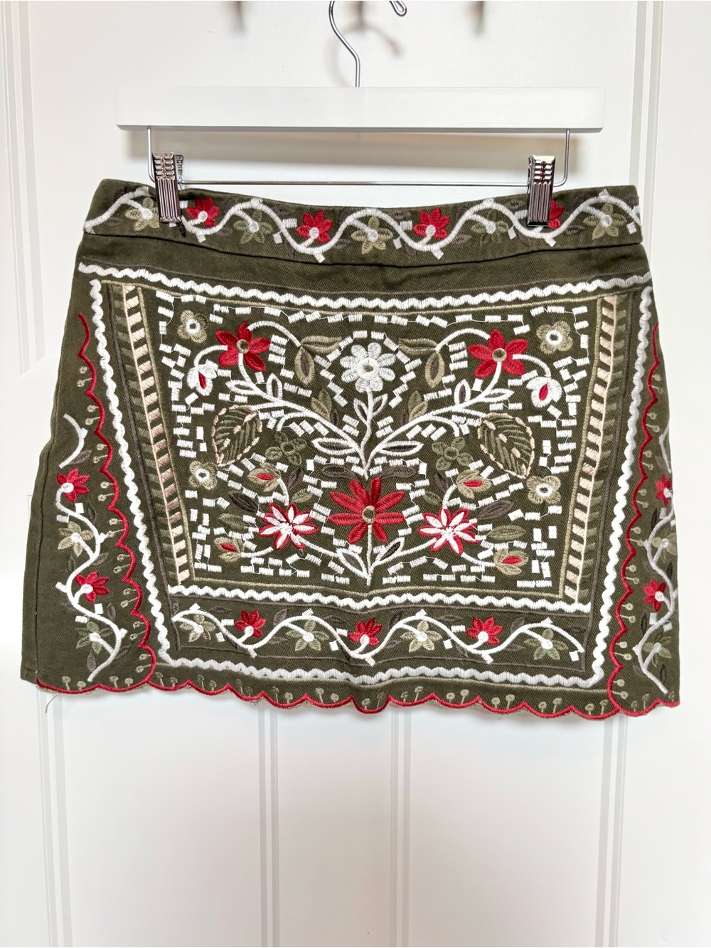 Blue Rain Francesca’s Olive Green Floral Embroidered Boho Mini Skirt sz Large